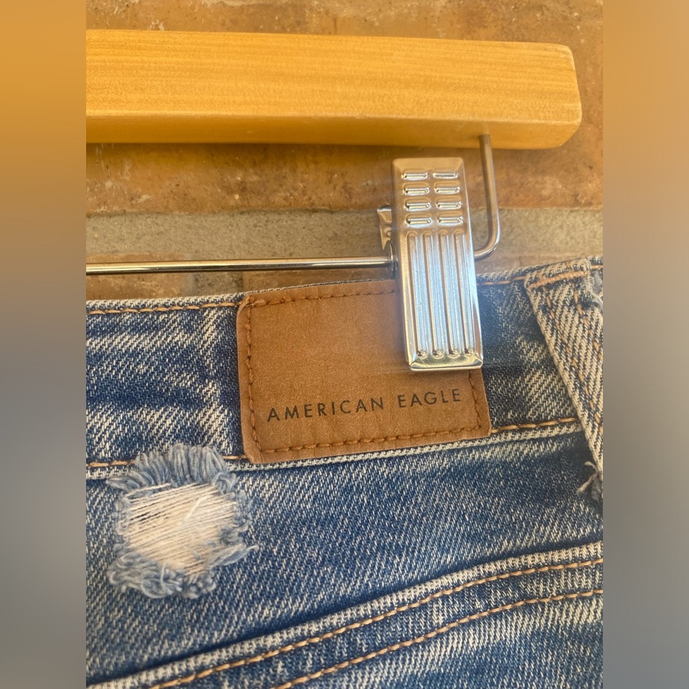 American Eagle Denim Mom Short Distressed Jean Shorts ~ Size 4 - Picture 2 of 8
